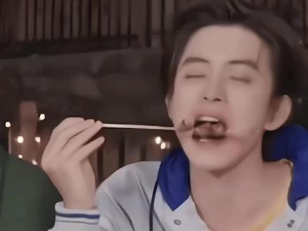 一想到过段时间就会有一堆人来考古#敖瑞鹏 的小号就想笑!#搞笑