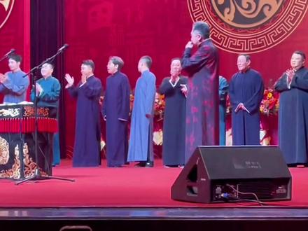 郭德纲杨威聊天
2025.12.10纲丝节“相声来了”专场
两个人认识好多年了,早年间郭老师的岳父与杨大爷就有交情!
“杨少华老爷子驾鹤西归,天津震动很大,摩天轮降半轮!天津之眼闭上了一只眼!”“那是停电!”