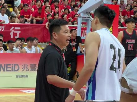 浙BA揭幕战诸暨战胜柯桥
诸暨队教练高度评价队员表现
“我们篮球城市肯定朝着最高目标努力”
#我打我的浙BA #袜纺德比大战开赛