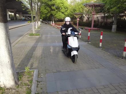 绿源液冷电动车S70和赛鸽黑骑士外卖车,能否在各自赛道杀出重围 #踏板摩托车 #新国标电动车