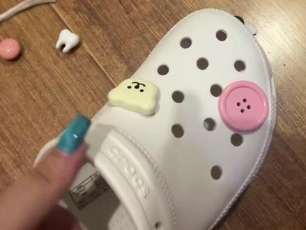 我简直是装洞洞鞋配饰的天才!
#洞洞鞋 #洞洞鞋diy #crocs