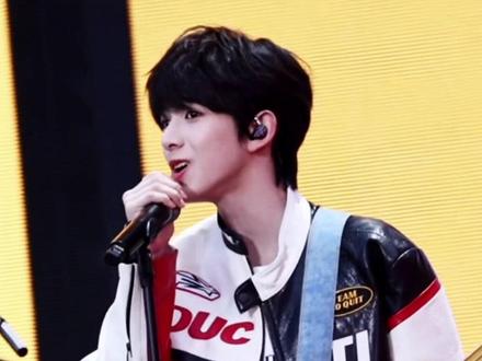 陈浚铭12.28《适合不适合》直拍
#陈浚铭 #适合不适合 #直拍 #演唱會