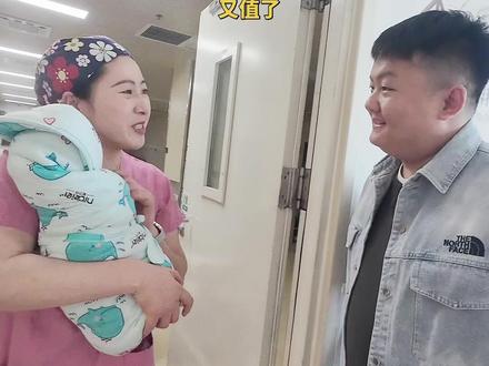 #顺产 #剖宫产 #新生儿 #生孩子
原计划39周正好5.1手术,考虑孩子不是太大宝妈又坚持想顺产了,结果38+6周彩超羊水少,宝妈又改变主意了,术中发现脐带25cm,感觉手术又又值了