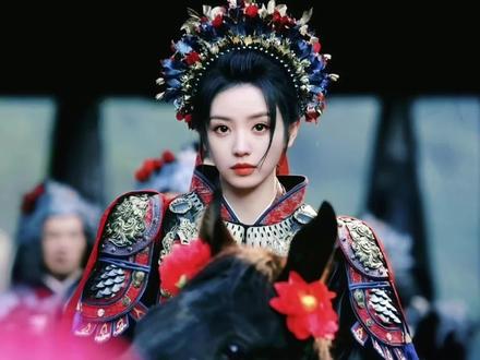 庆功宴上谢征看樊长玉有了醉意,找借口带她离开。谢征抬起樊长玉下颚,摁在门窗上亲吻。