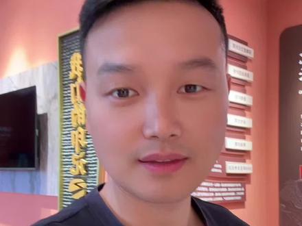 一代经典叶世荣,见证Beyond光辉岁月
鼓震山河仍依旧,半生热爱从未退场#叶世荣#光辉岁月 #演唱会