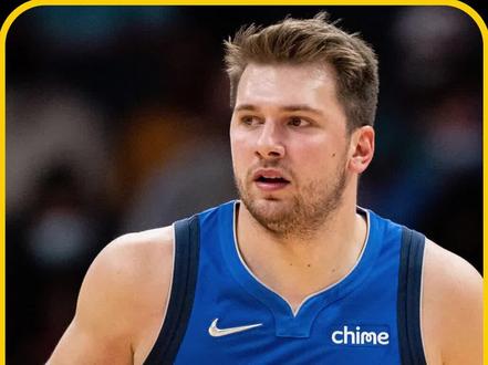 终于知道为什么球都在卢卡手里了!拉索早就发现这个秘密了!#独行侠vs太阳 #篮球 #东契奇