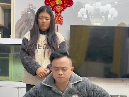 我的头发日渐稀疏啊#夫妻日常 @亚非哥(土特产) @大菊子土特产