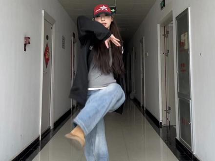 学会这个闭嘴跳舞学会建设所有宝宝的进行曲!!#TF家族四代 #TF家族#荣耀之战#舞蹈分解#进行曲 @DOU+小助手