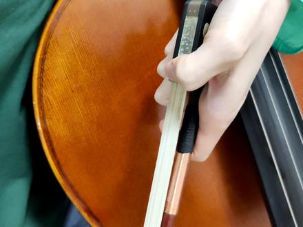 专业松香千万别用刀片刮花再涂抹,松香碎了烤一烤还可以用 #学琴之路 #大提琴yoyo #乐器配件