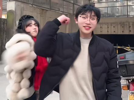 再来一个雷霆音乐 @糖果味的婷🍬 #香菜摇 #姐弟 #宝藏男孩