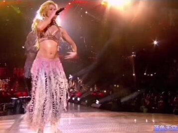 狼姐夏奇拉(Shakira)的2011巴黎激情演唱会这首《Hips Don’t Lie》现场太震撼啦#欧美经典音乐 #音乐现场 #演唱会 #夏奇拉 #劲舞团
