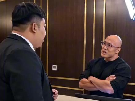 出门在外不可狗眼看人低#水姐 #看海 @水姐(4点播)黑暗组织首领 @看海老师