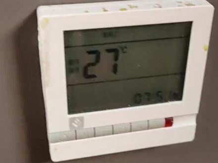 温控面板怎么调节温度#供暖 #地暖清洗 #大口径分水器 #地暖 #温控器