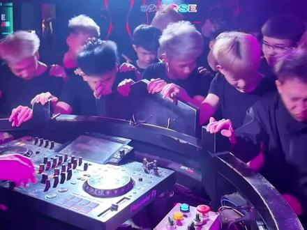 精神小伙带我玩一天,情绪价值直接拉满了 #精神小伙 #山西摇