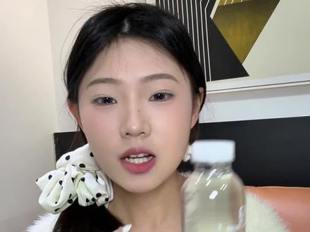 谁懂啊!这个椰子水巨好喝!配料表超干净,就是纯纯椰汁,口感清爽不齁甜,追剧、运动后喝太绝了!#椰子水#好喝#椰轻说