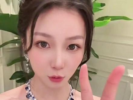 机车参加晚宴,与明星李冰冰共进晚餐,大家都说车车见了世面
#机车大队护航手册 #机车妹妹 @机车妹妹 @攀猪儿 #看过来 #时尚穿搭