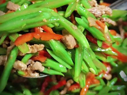 扁芸豆这样炒,干香入味,还不发黄,能吃三碗米饭 #扁芸豆炒肉丝#家常原味炒肉 #下饭神器豆角炒肉 #下饭菜 @DOU+上热门 @DOU+小助手