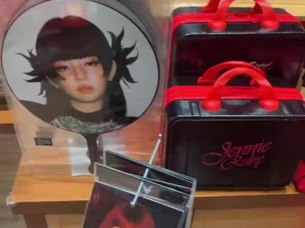 早上8点来排了三个小时进去什么都没了.这不纯纯虚假宣传吗#jennieminiso #名创优品 #jennie联名 #ccmall时代广场 #jennie