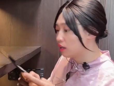 看的时候觉得生气,算下来要是一个月紫薯精扣一半工资好像也是大快人心! #周小闹 #紫薯精 #寒假工 #搞笑 #工资