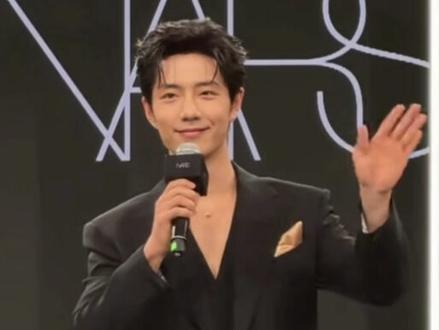 家战的身材超权威,好帅啊!!!#肖战#上海nars活动