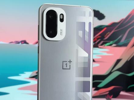 一加Ace6屏幕不护眼?来看看我怎么做的 最近有许多小伙伴留言问一加Ace6屏幕的问题,这边和大家说下,我自己用下来感觉还不错。可能有些小伙伴眼睛相对敏感的话可以像我这样设置下,基本可以帮你解决这个问题。#科技下一站 #一加Ace6 #一加手机使用技巧 #一人一个安卓使用技巧