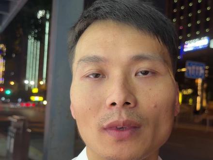 现在学飞行员还值得吗? 最近后来经常收到一些留言,有的是高三学子家长问学飞前景的,有的是大学了还想走飞行员这条道路的,也有的是想自费学飞的,今天在这一一为大家说说我的观点哈,结合我对这个行业20年的亲身体会和观察。#飞行员 #80后 #学飞