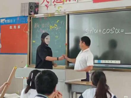 #校园生活 #高考 #高三 聚是满堂少年,散是奔赴前程,谢师长一程引路,祝我们金榜题名,前路无风无浪。