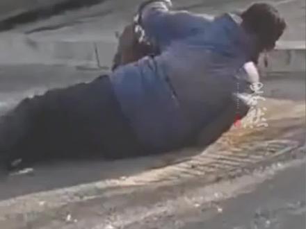 社区回应犬只扑倒撕咬大爷