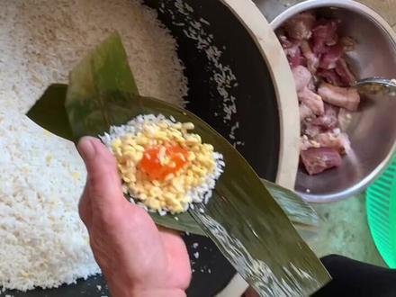 咸蛋猪肉绿豆粽,疫情在家做美食不出门添乱,疫情快快结束,东莞加油#传统美食 #东莞美食 #粽子粽子包粽子