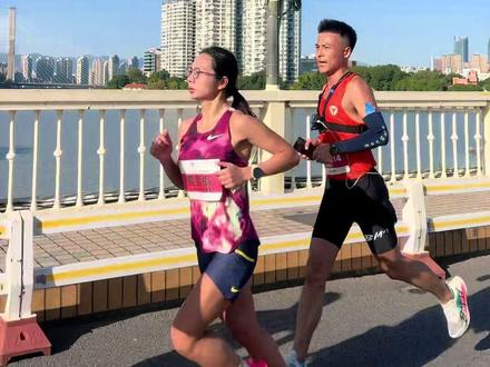 2025福州马拉松 女子全马冠军2:32:31 马拉松一姐:黄雪梅#2025福州马拉松 #跑姿欣赏 #跑福马享福气 #PBRUNNER
#跑向更好的自己