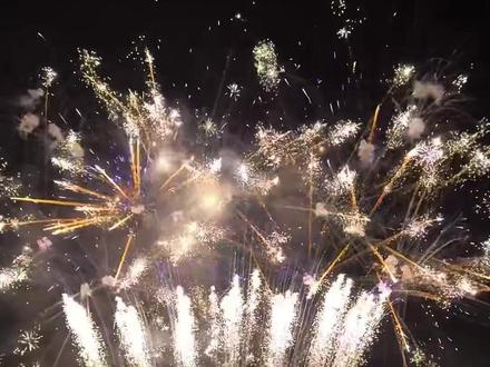 今天葛泉度假村有一场烟花秀~#请你看烟花 #句容 #句容葛泉度假村 #烟花