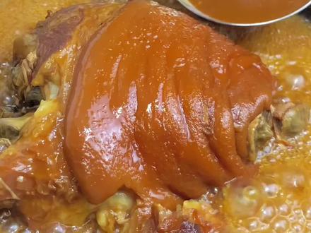 最近太馋啦,买了一个大肘子,第一次尝试用电压力锅来炖,居然只需半个多小时就可以软糯脱骨!真是后悔没早入啊,以前都是用炒锅来炖的,三个小时起步,我这是多花了多少燃气费啊😭#爱生活爱美食 #简简单单又一餐 #记录简单生活 #晒美食是对平凡生活的热爱 #生活一半烟火一半清欢 #爱在一日三餐里 #一日三餐人间烟火 #生活的烟火气息 #做菜我是认真的 #好好吃饭好好生活 #味道棒棒哒 #春日美食大赏 #我的厨房日记 #家常菜 #真材实料才能做出好味道 #柴米油盐烟火气 #一日一食一记 #生活就是柴米油盐 #民以食为天吃货似神仙 #味道好极了你们想吃吗