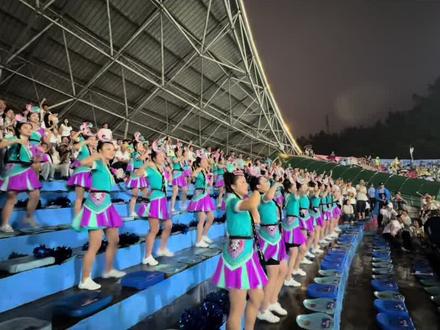 楚超恩施小土豆拉拉队 #楚超 #十堰 #恩施 恩施球迷乘车九小时来十堰比赛,坐在他们旁边挺震撼🫨欢迎更多恩施朋友来十堰