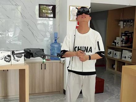 dji飞行眼镜现在全面支持御3系列和mini3pro啦,航拍机也能体验穿越机的感觉#茂名好玩 #御3pro #大疆 #大疆无人机