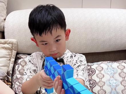 6岁小朋友分享用60段魔尺拼加特林教程!#启蒙教育 #亲子育儿 #60段魔尺教程 #益智玩具