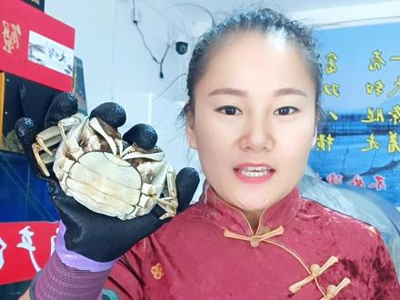 不用嘴巴咬住绳子也能绑螃蟹,这样既美观又卫生!