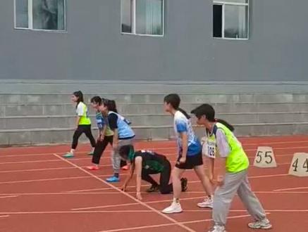 #百米短跑 #田径 只会蹲踞式起跑的我感觉格格不入😂