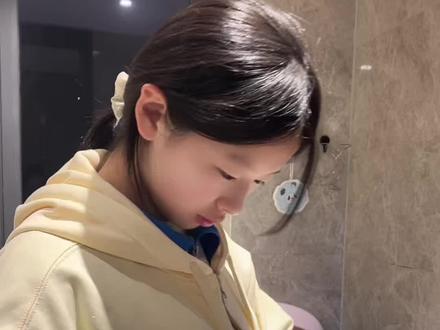 双胞胎终于一起放学啦!姐姐给妹妹煮泡面吃 #双胞胎 #放学后日常 #初中生活 #当代初中生精神状态