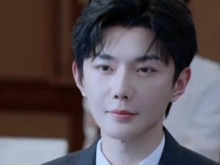 前期的游主任眼睛明亮,魅惑!后来眼神越来越暗淡破碎了一般
#郝熠然#游书朗#樊霄
#云旗