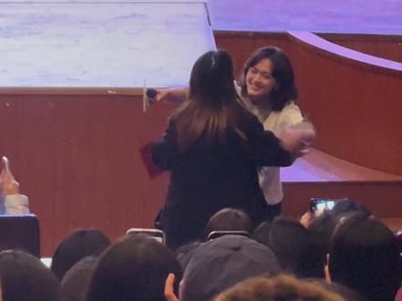 特别好的文淇呀!☺️#文淇#文淇好瘦#电影我,许可#杭州师范大学#路演