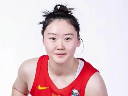 中国女篮的姑娘们一次次突破纪录👍勇夺世界杯亚军为国争光,这位东北姑娘武桐桐桐功不可没!网友:姑娘们真棒 为你们点赞 #中国女篮 #武桐桐 #体育生