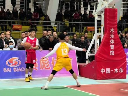 众星云集,巅峰对决即将开始,谁能获得服装杯第四轮冠军 #篮球赛事高光时刻 #超燃篮球比赛 #篮球赛事精彩瞬间🏀 #男篮比赛 #激动人心的篮球赛