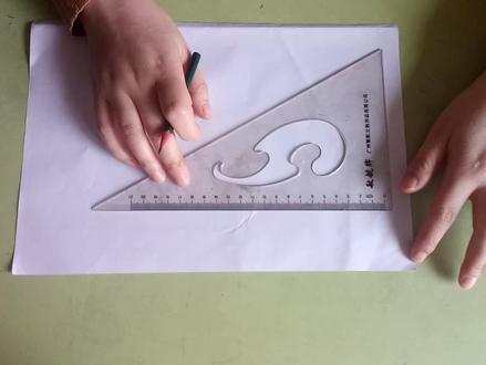 留装订边图框的画法