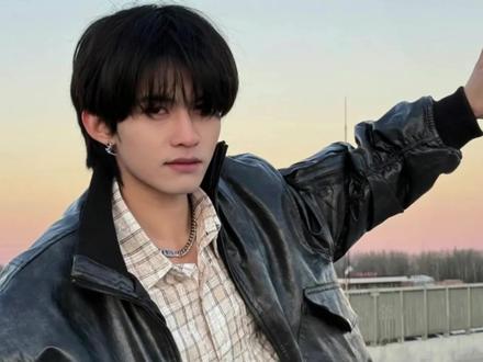 人物冲出A4纸电脑版教程|0基础剪辑教学第74天 电脑版剪映 #云熠 #云旗 #郝熠然 #剪辑教学 #剪映教学