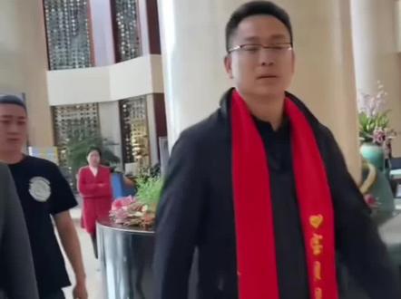 当个兵就是不一样,一身正气#谢浩男爸爸寻亲 #谢浩男被拐24年