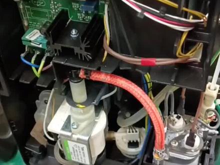 修一台飞利浦咖啡机,分享该机器的内部构造。