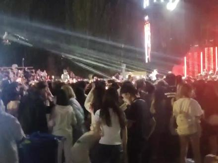 郭聪明包头赛汗塔拉演唱会现场,红豆助阵主持