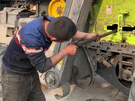 主机保养过程中,发现车主免维护轴承还能这么用?#为农人 #新农人计划2023 #农机维修 #小麦收割机#我要上热门 @DOU+小助手