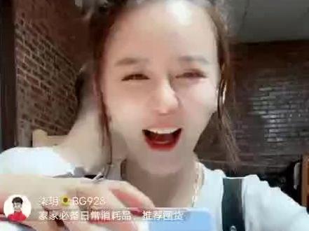 今晚这狗粮一波又一波 @表哥(覃进展) @黄可爱1⃣️(直播号)明早九点送迪奥