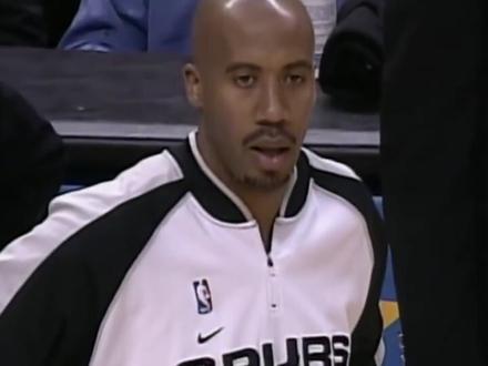 16年前的今天,邓肯超高难度飘投完成反超,老鱼费舍尔上演不可思议0.4秒逆天绝杀!#历史今天看 #球迷答谢季